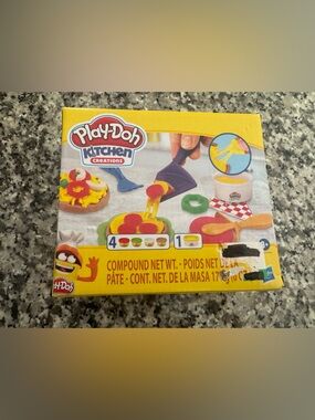 NEW NIP PLAY-DOH pizza Kitchen Creations Kids Play Set - Yellow